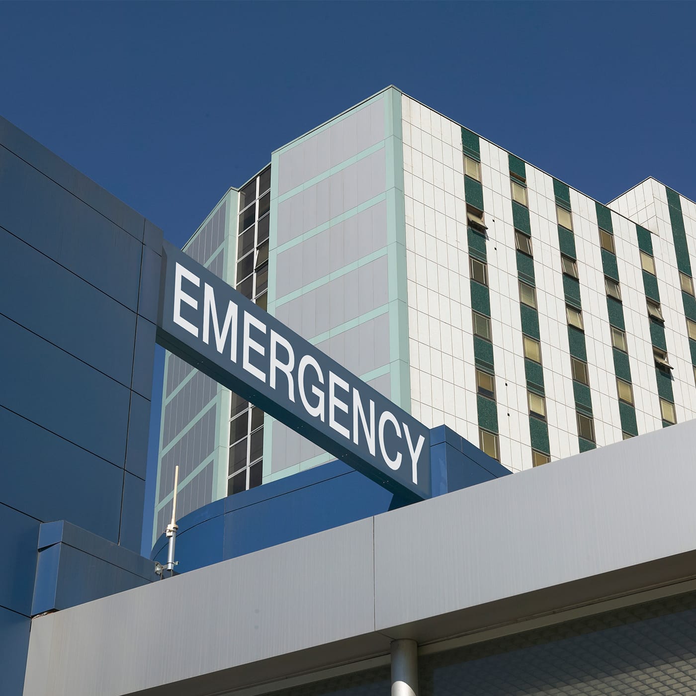 A emergency sign at a hospital.