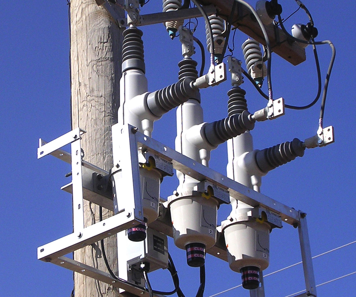 Viper-ST recloser with Accusense sensor on a pole